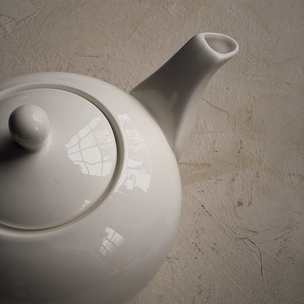 Théière « White Basics » par Maxwell & Williams