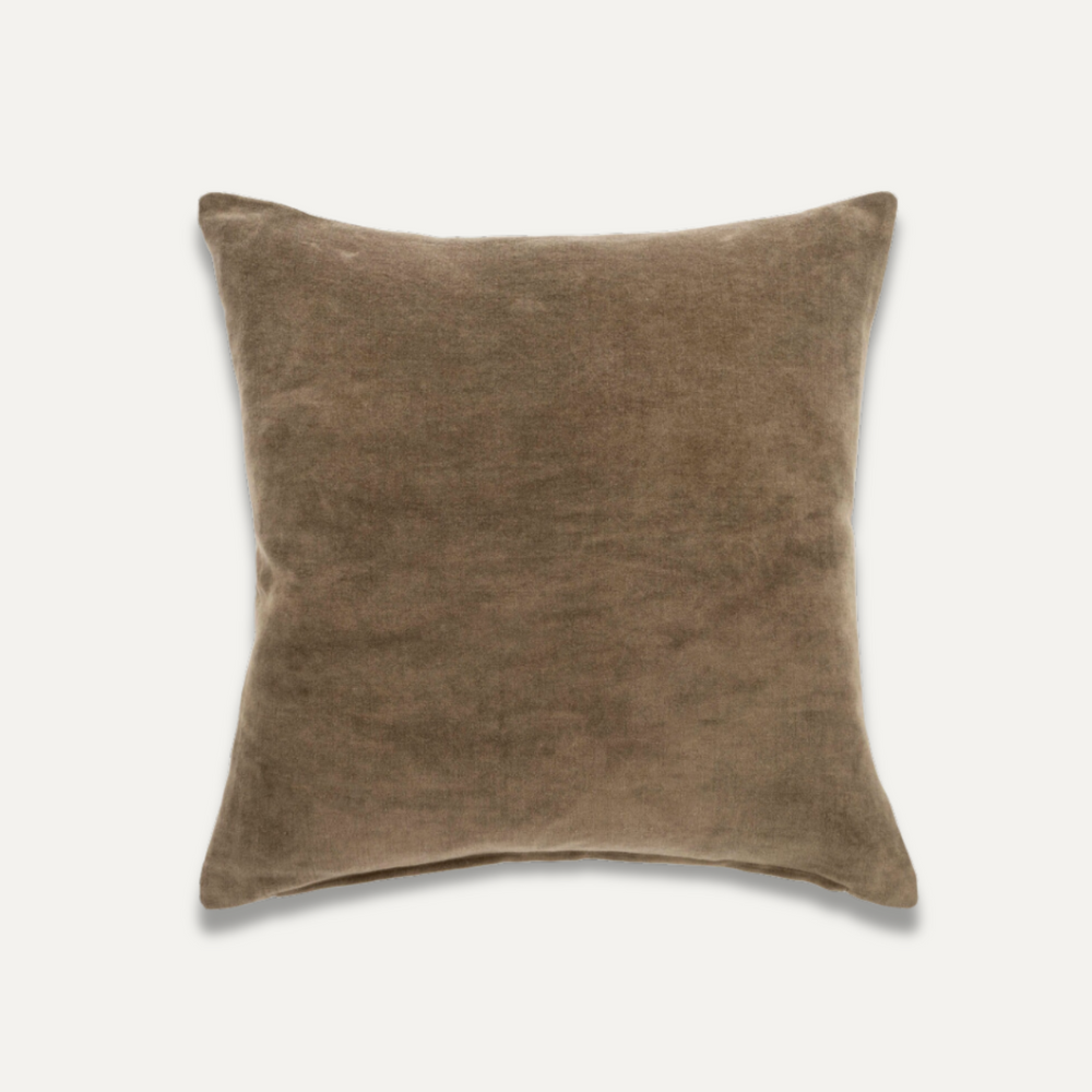 coussin en velour brun - brown velvet cushion