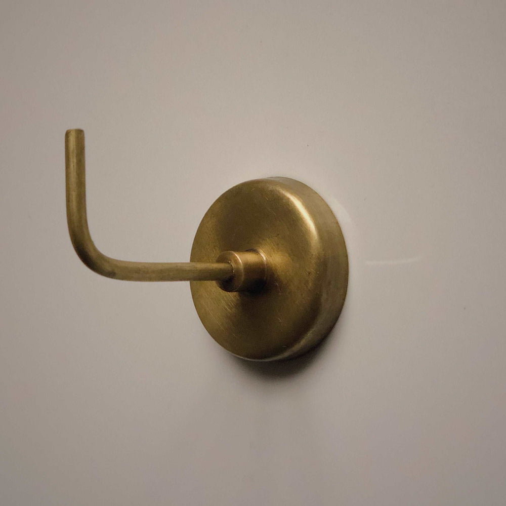 Sur mon x - curated home decor accessories Magnetic brass hook accessoire de décoration maison vintage Crochet en laiton magnétique