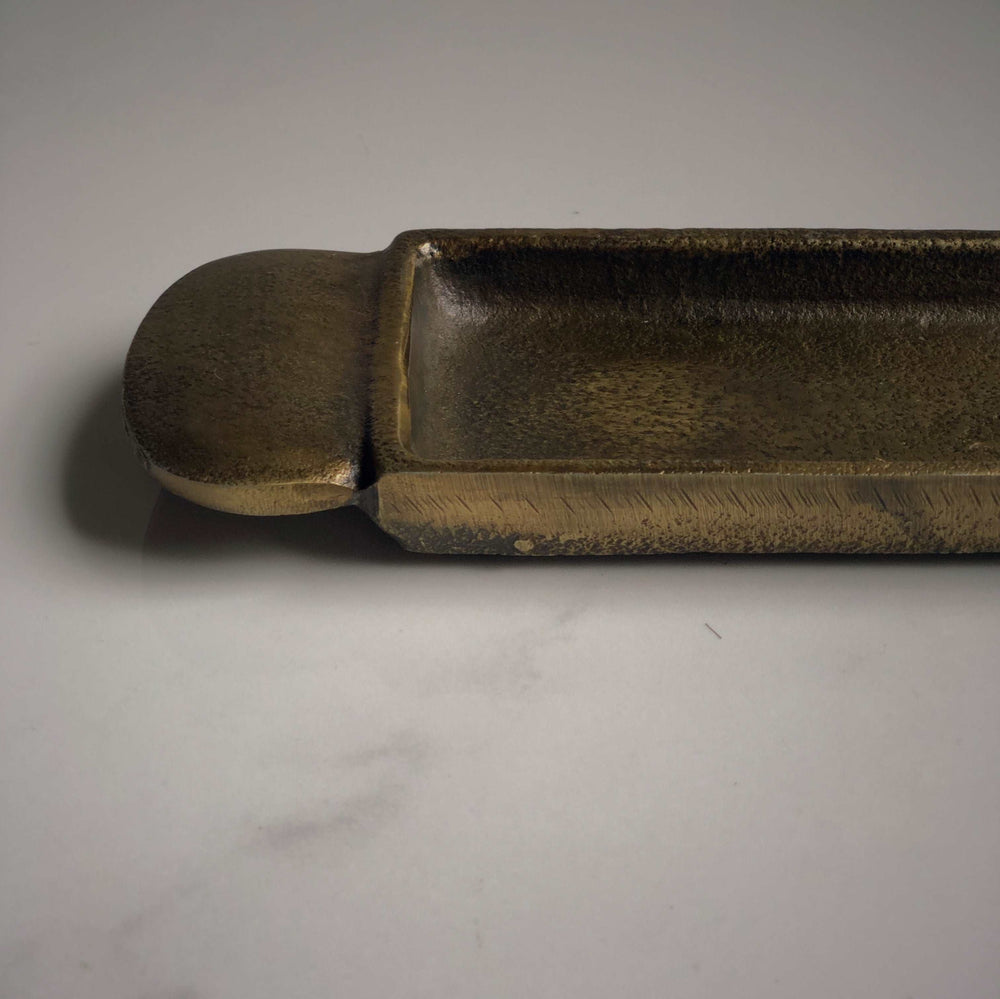 Sur mon x - curated home decor accessories Antique brass decorative tray accessoire de décoration maison vintage Plateau décoratif laiton antique