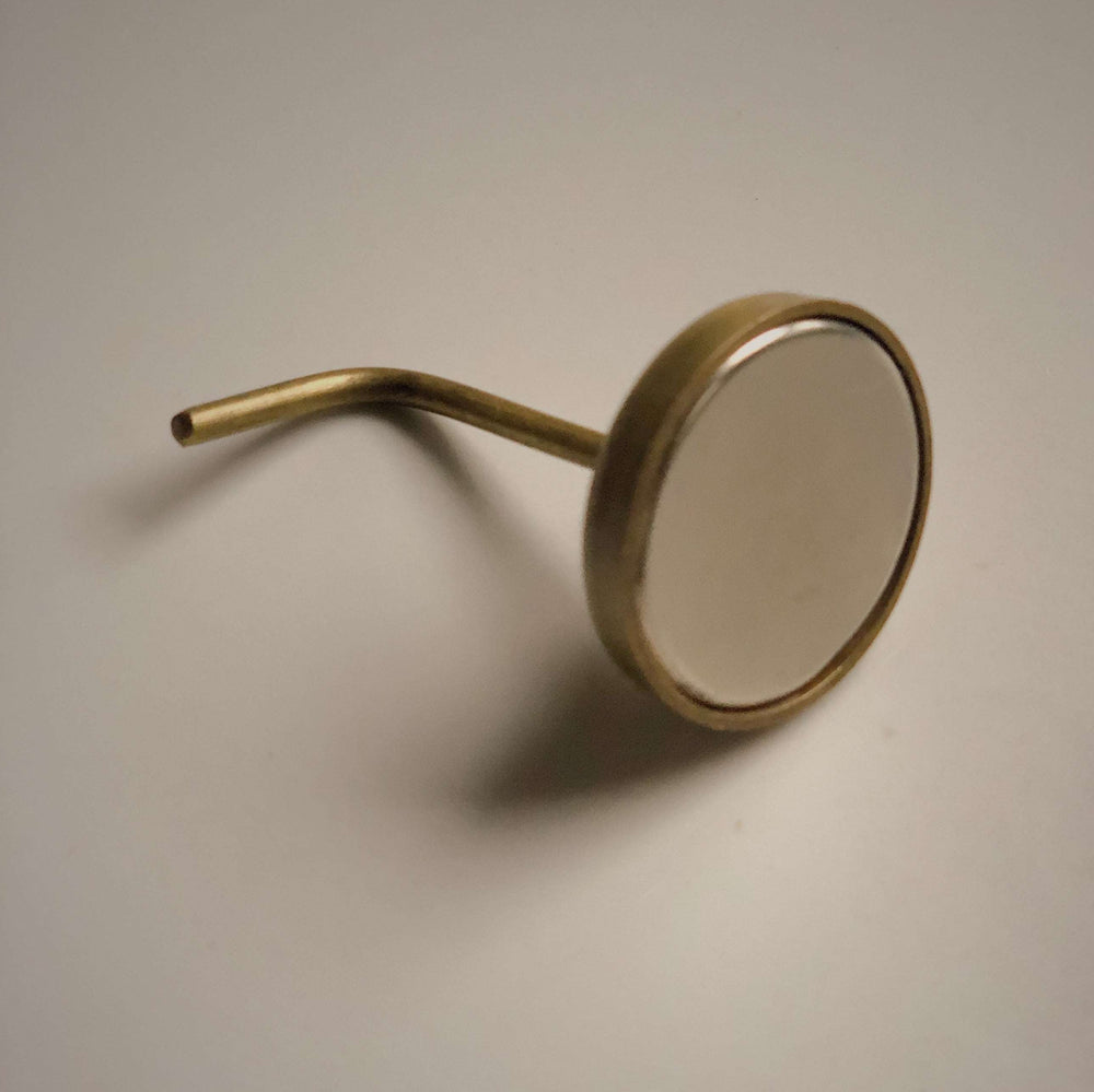 Sur mon x - curated home decor accessories Magnetic brass hook accessoire de décoration maison vintage Crochet en laiton magnétique