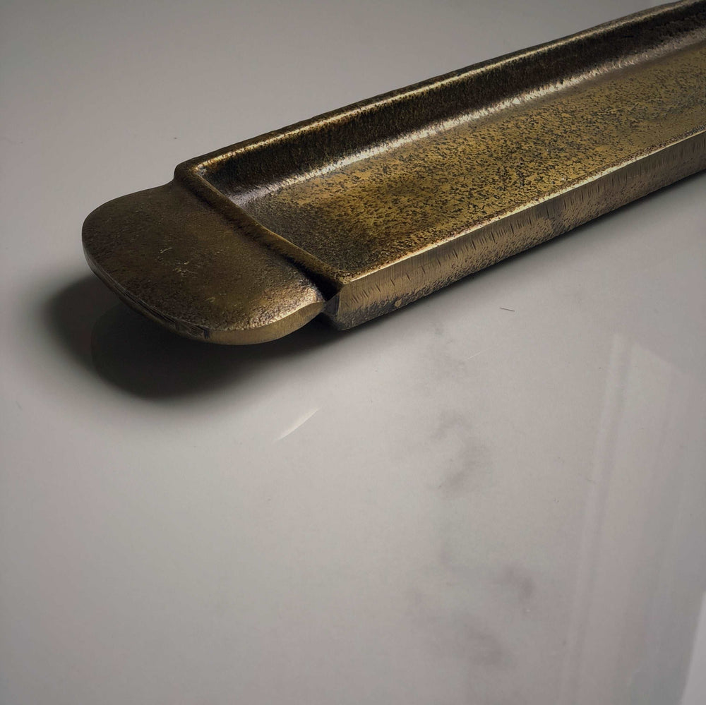 Sur mon x - curated home decor accessories Antique brass decorative tray accessoire de décoration maison vintage Plateau décoratif laiton antique