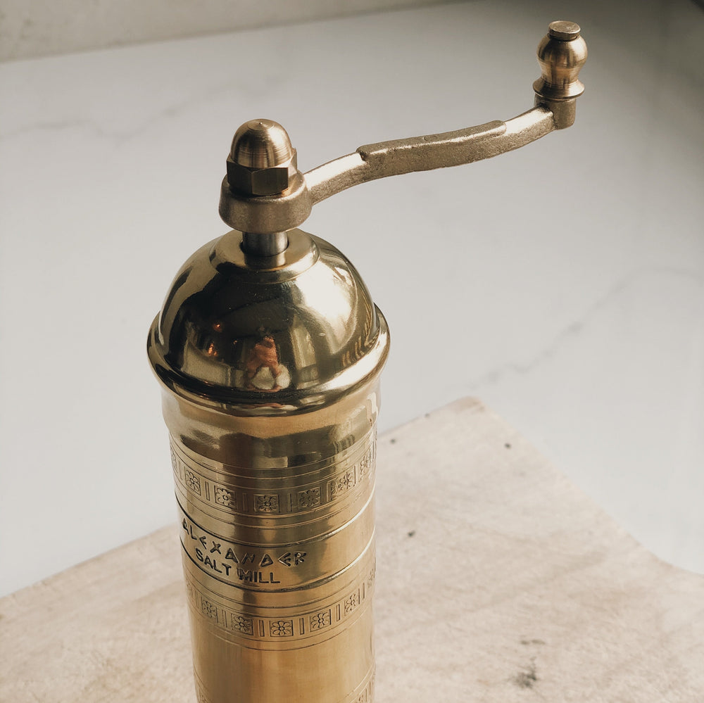 Accessoire de décoration maison  Salière ATLAS ALEXANDER MILLS 8" brass salt mill Alexander vintage Sur mon X