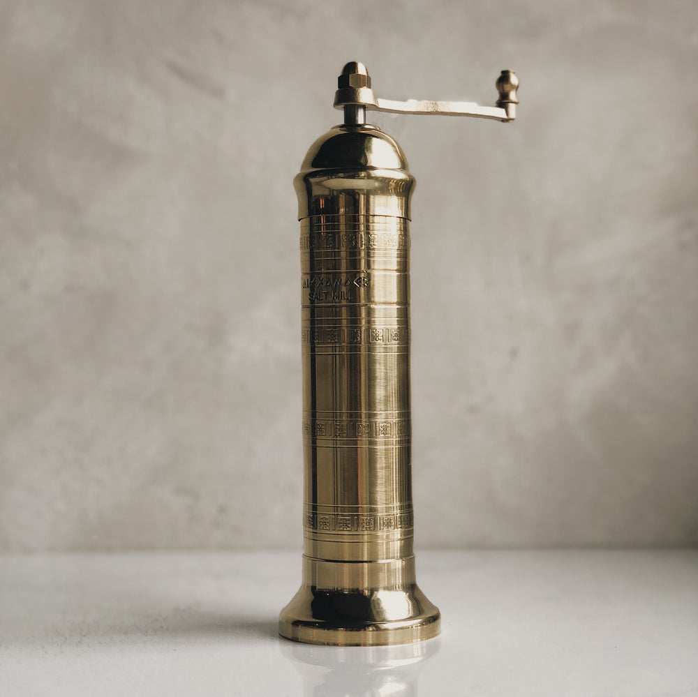 Accessoire de décoration maison  Salière ATLAS ALEXANDER MILLS 8" brass salt mill Alexander vintage Sur mon X