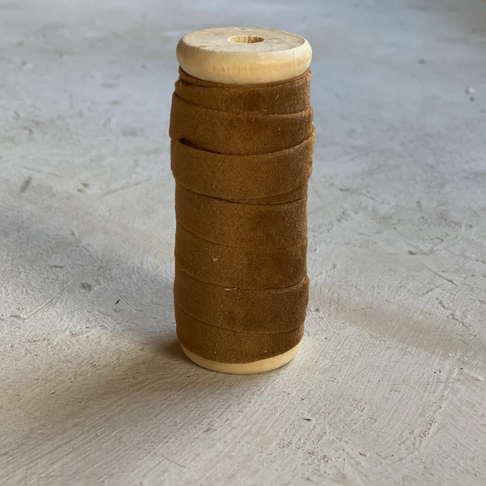 Rouleaux de ruban en velour mince - ocre