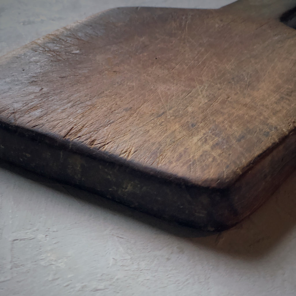 Petite planche à découper en bois vintage