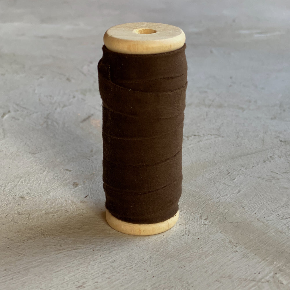 Rouleaux de ruban en velour mince - chocolat