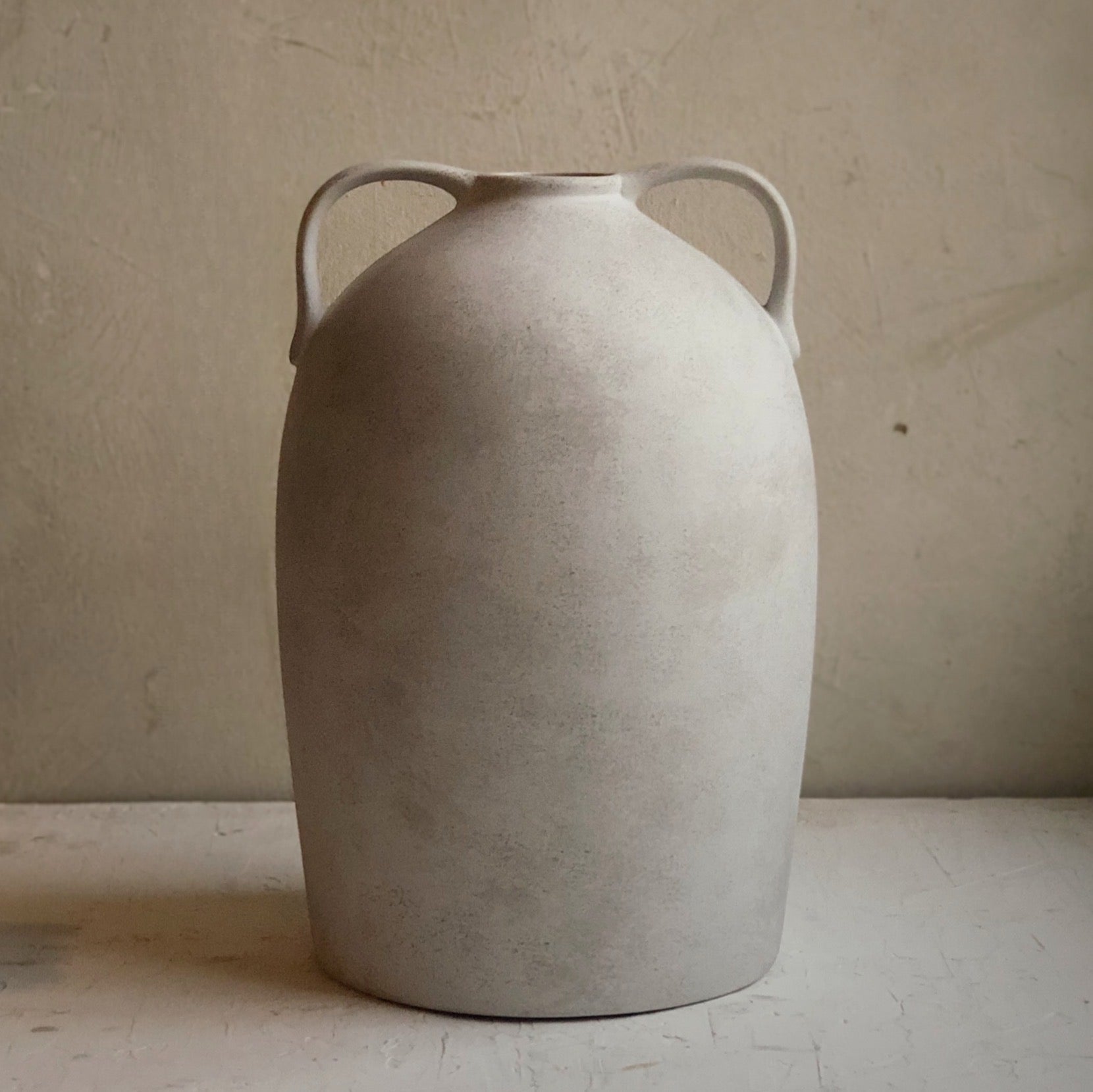 Stoneware Vase - EUNOIA