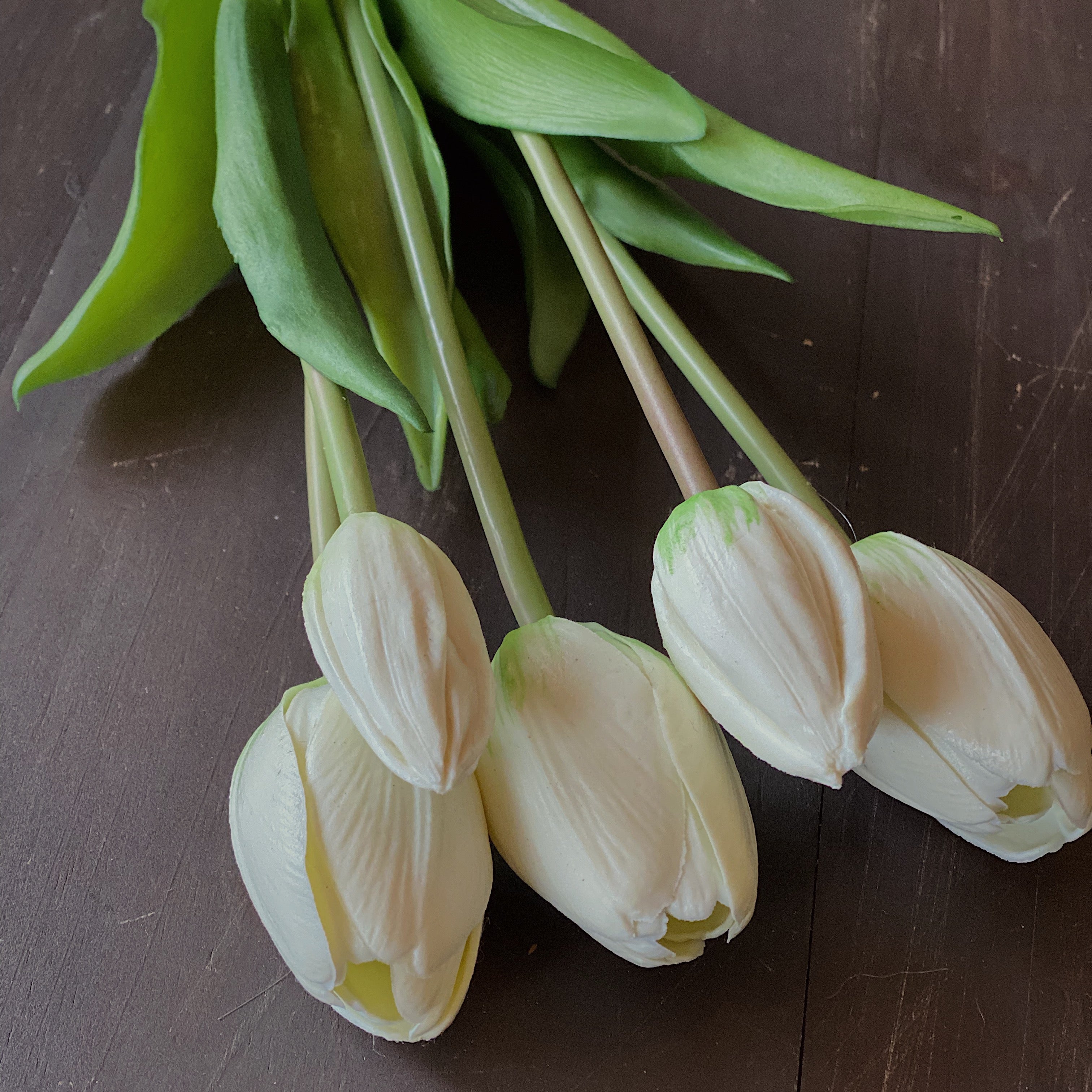 Fleurs_et_branches_artificielles_classiques_-_bouquet_de_tulipes_-_Classic_greenery_-_tulips_bunch