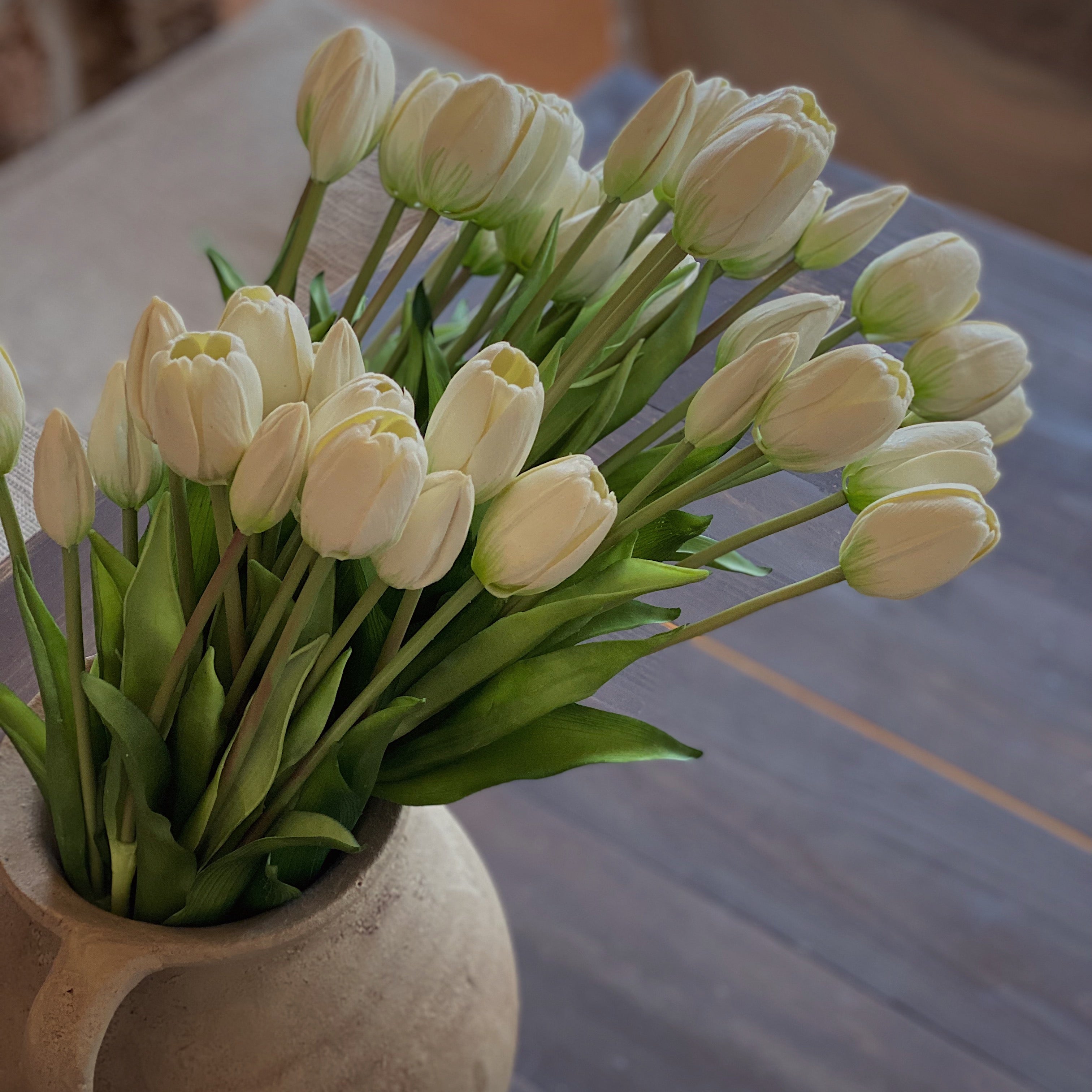 Fleurs_et_branches_artificielles_classiques_-_bouquet_de_tulipes_-_Classic_greenery_-_tulips_bunch