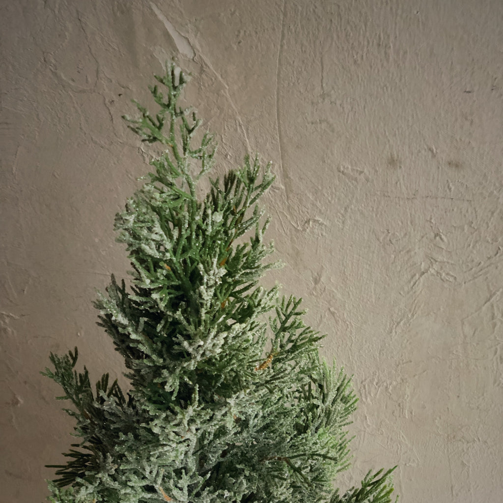 CLASSIC URN POTTED CHRISTMAS TREE