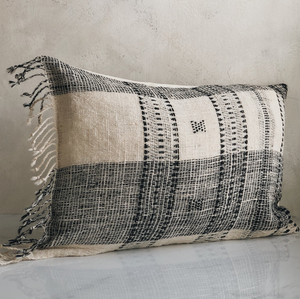 coussin en laine vintage ruffled thread québec  indian wool pillow cover sur mon x