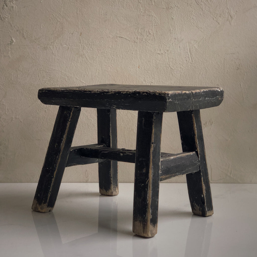 Sur mon x - curated home decor accessories Black vintage wooden bench accessoire de décoration maison vintage Banc en bois vintage noir